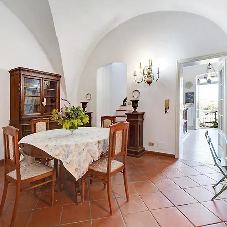 Residenza Stoechas White شقة *