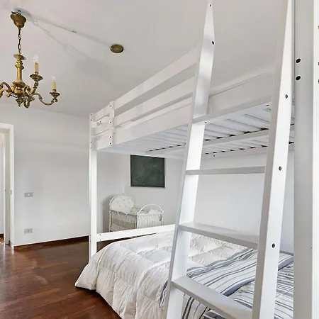 Residenza Stoechas White شقة ألبينغا