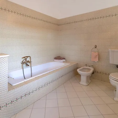 Residenza Stoechas White شقة ألبينغا