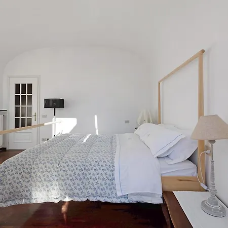 Residenza Stoechas White Apartment
