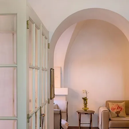 Residenza Stoechas White Apartment
