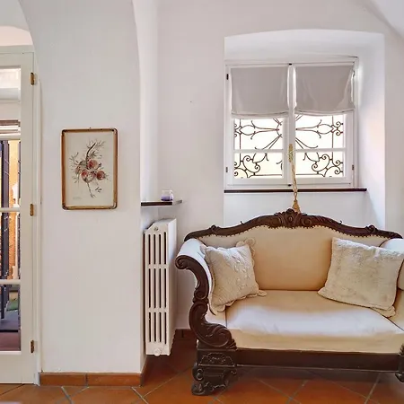 Residenza Stoechas White Апартаменты Альбенга